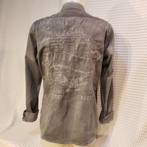 GUESS Grey Embroidered Button Up Shirt Size M - Picture 4 of 7